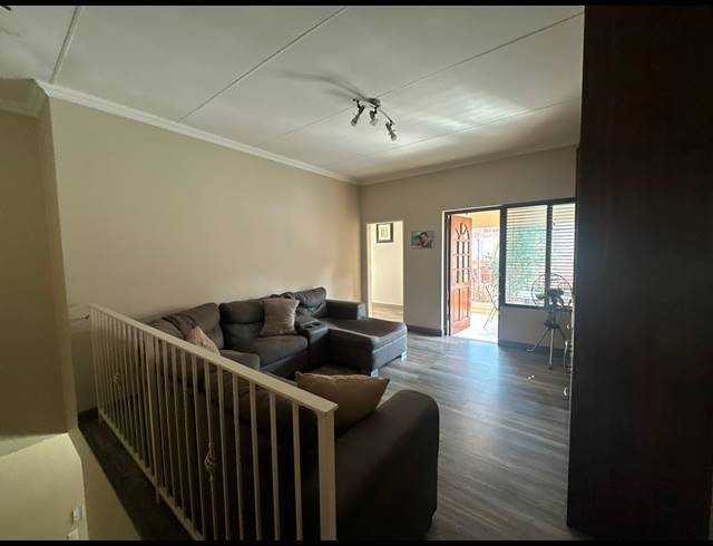 3 BEDROOM TOWNHOUSE FOR SALE IN GLENVISTA